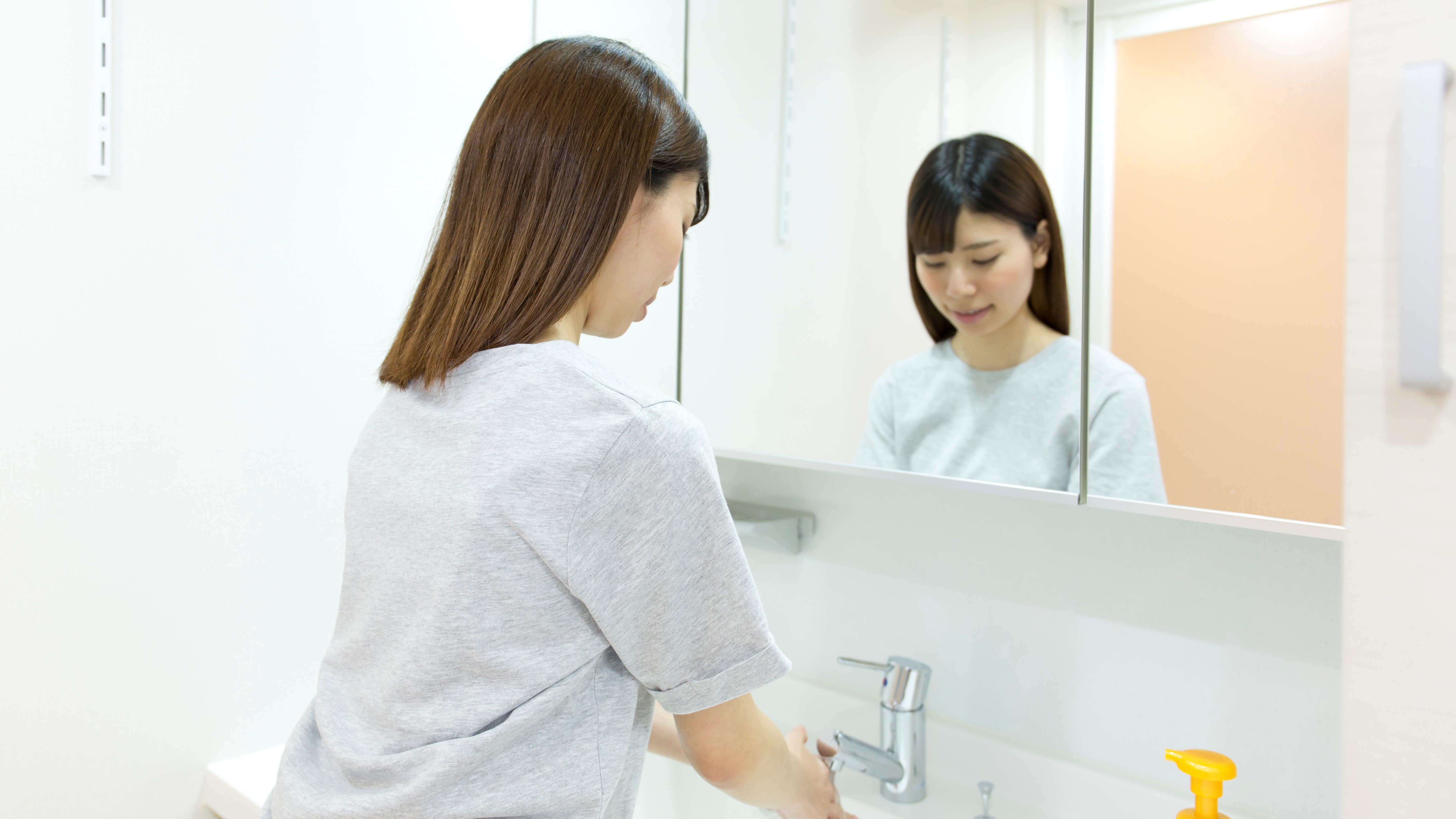 三面鏡付洗面化粧台とは 正面と左右に鏡を取り付けた洗面化粧台のことです 住まいのトラブル無料相談窓口 アリネット