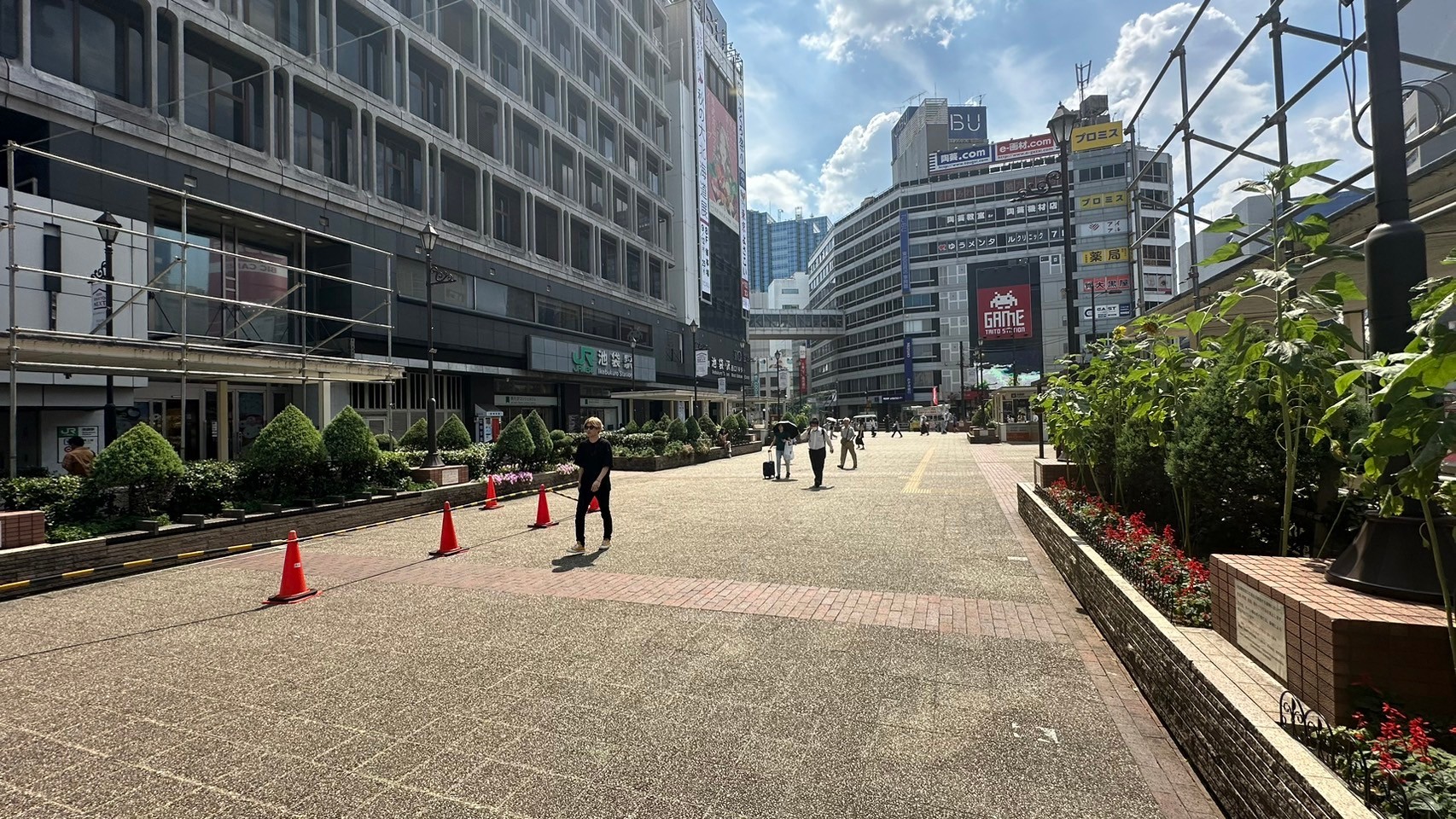 池袋駅前広場の様子